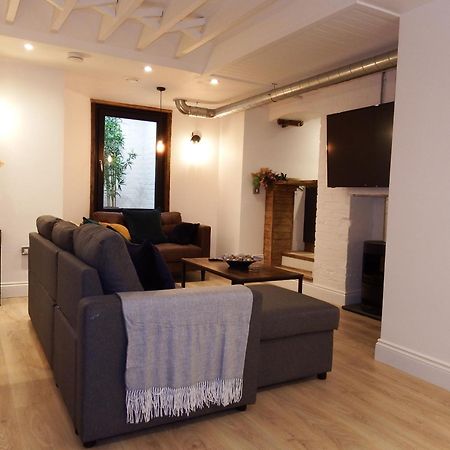 Newly Renovated Stunning Warehouse Apartment Борнмът Екстериор снимка