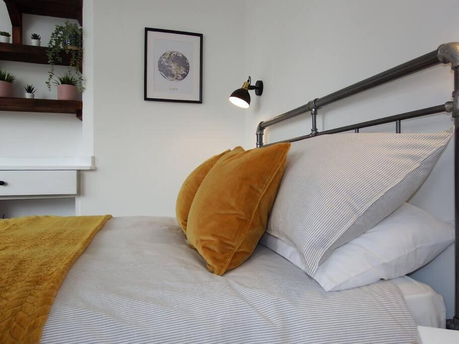 Newly Renovated Stunning Warehouse Apartment Борнмът Екстериор снимка