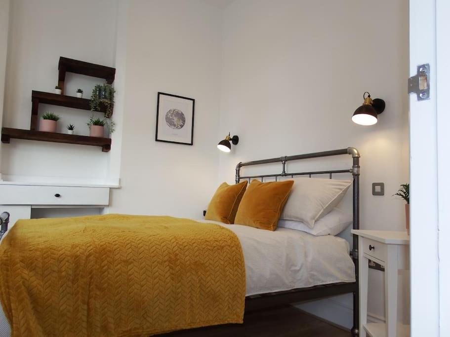 Newly Renovated Stunning Warehouse Apartment Борнмът Екстериор снимка