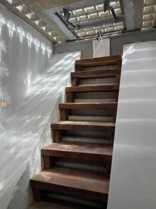 Newly Renovated Stunning Warehouse Apartment Борнмът Екстериор снимка