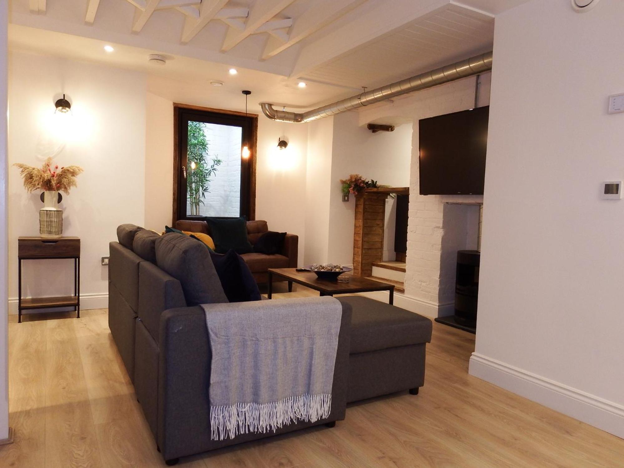 Newly Renovated Stunning Warehouse Apartment Борнмът Екстериор снимка