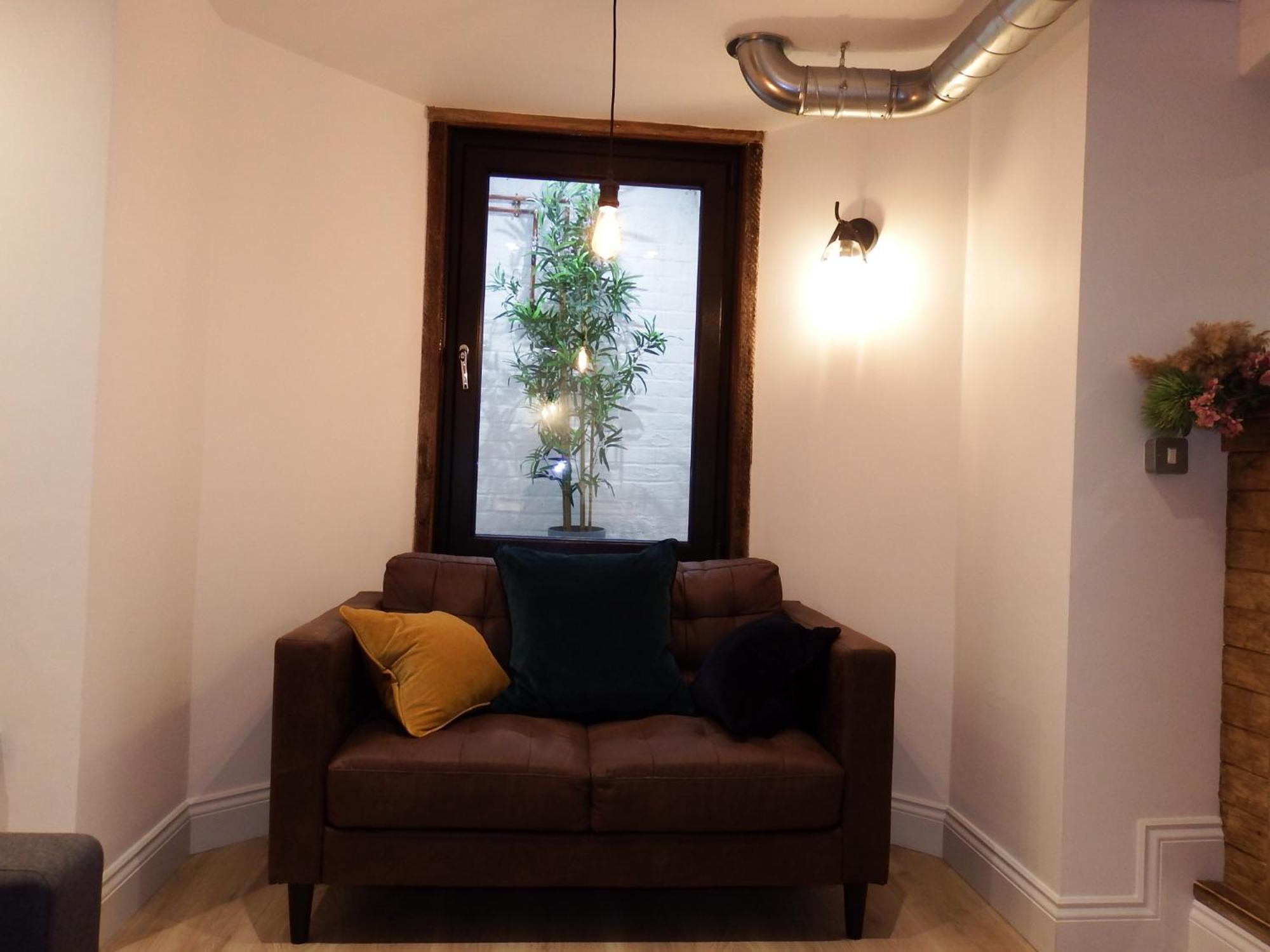 Newly Renovated Stunning Warehouse Apartment Борнмът Екстериор снимка