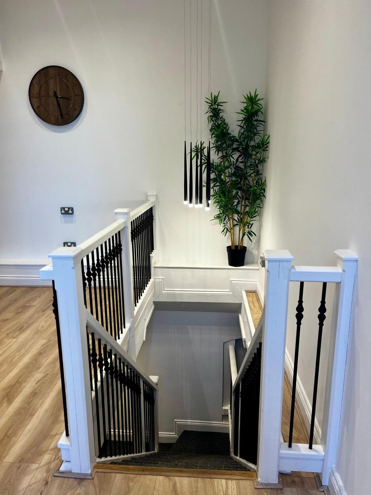 Newly Renovated Stunning Warehouse Apartment Борнмът Екстериор снимка